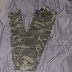 American Eagle distressed Camo Jegging, size 00.